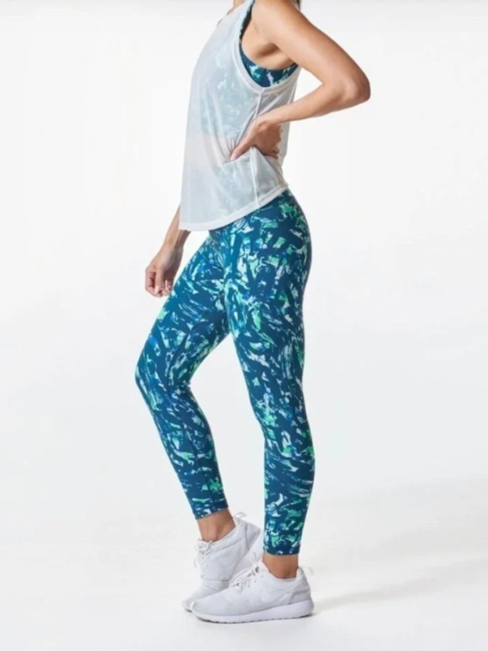 DYI Printed Signature Edge Crop Waves Workout Set